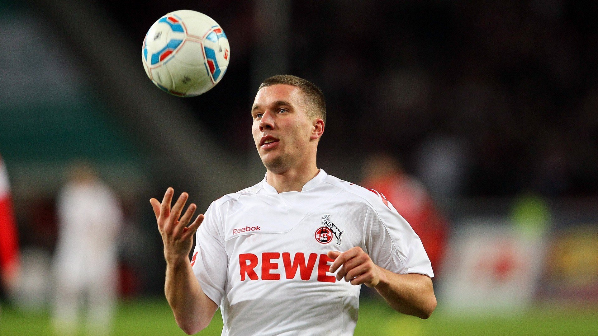 足球青训评价标准未与国际接轨，足球青训年龄分段标准